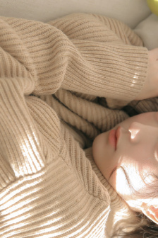 色愁久久久 人愁久是什么意思